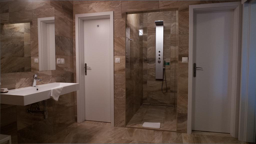 A7 Apartments Комарно Экстерьер фото